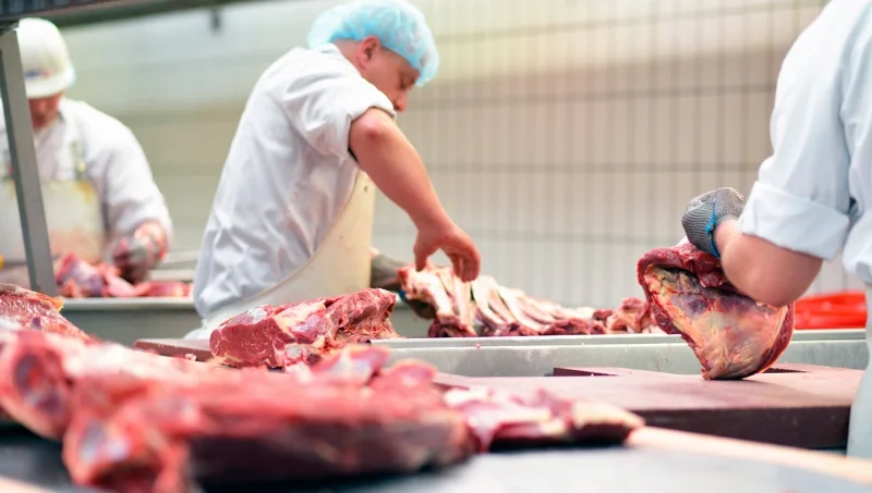 Brasil sintió el cierre de la cuota china: exportaciones de carne cayeron con fuerza en julio