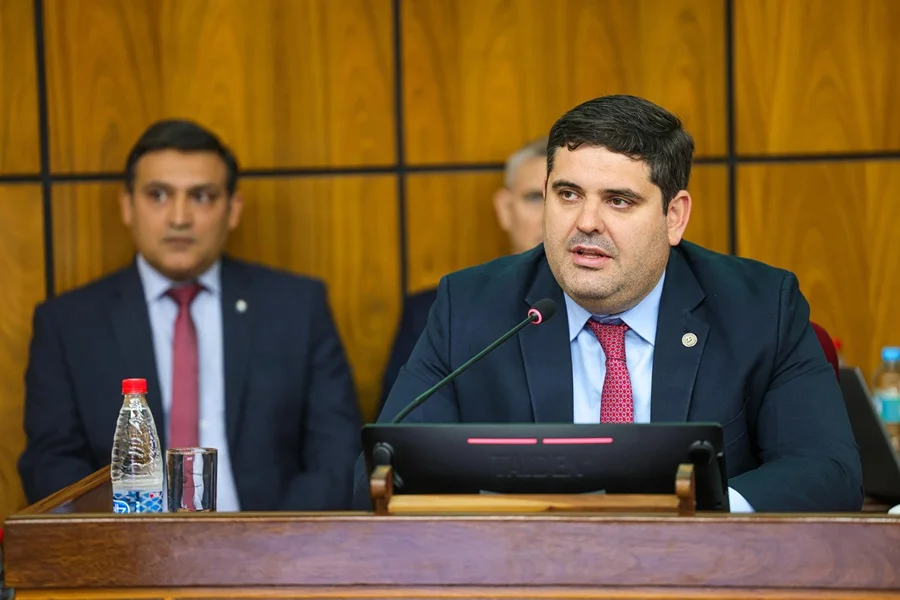 Martin instala el futuro financiero de Fundassa en el centro del debate sanitario